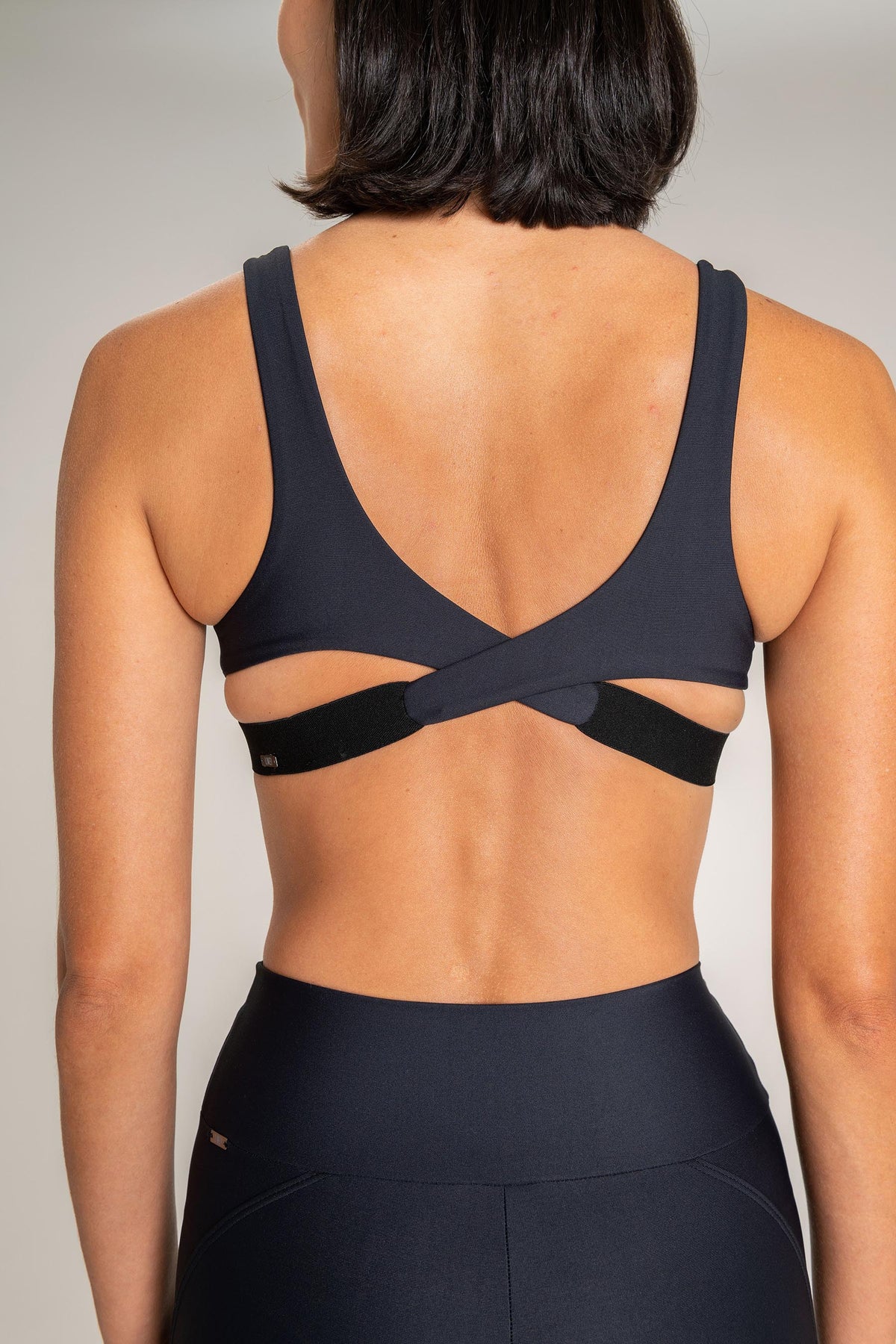 Signature Mid Cross Sports Bra