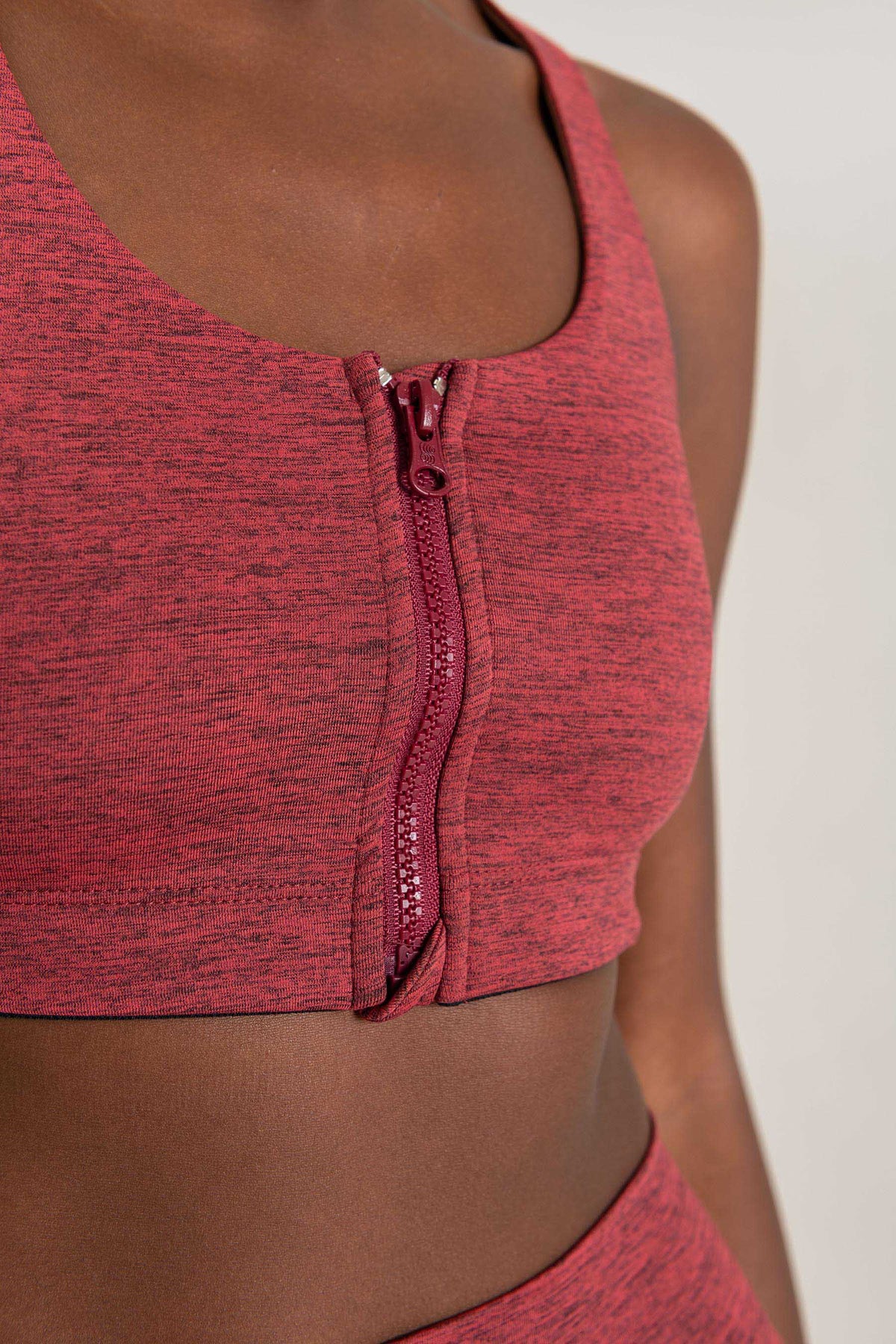 Groove Zip Mid Sports Bra